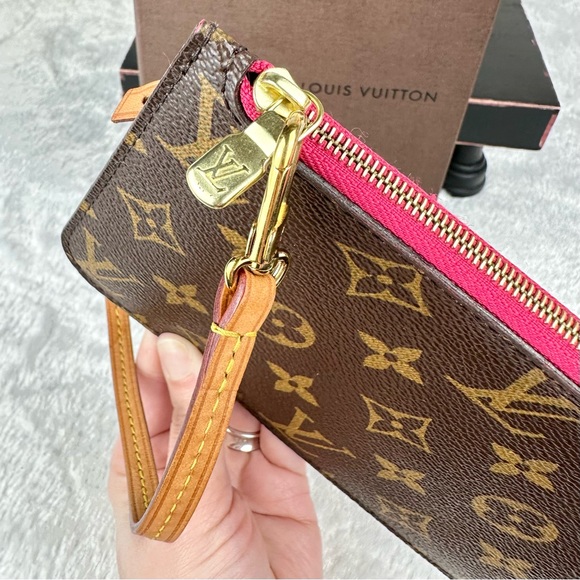 Louis Vuitton Monogram Neverfull Pouch with pink interior and box - Picture 5 of 14